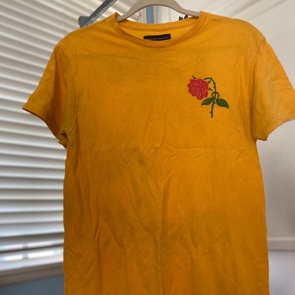 Rue 21 yellow graphic tee